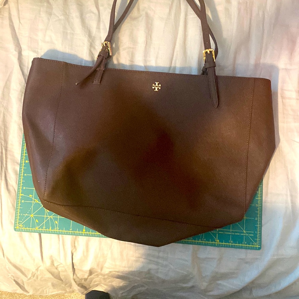 Beautiful TB Tote w/large inside zip pouch & pocket zip with gold hardware.